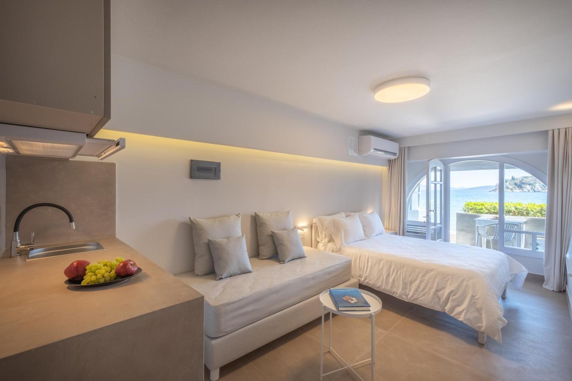 Nelly'S Apartments Толон Экстерьер фото