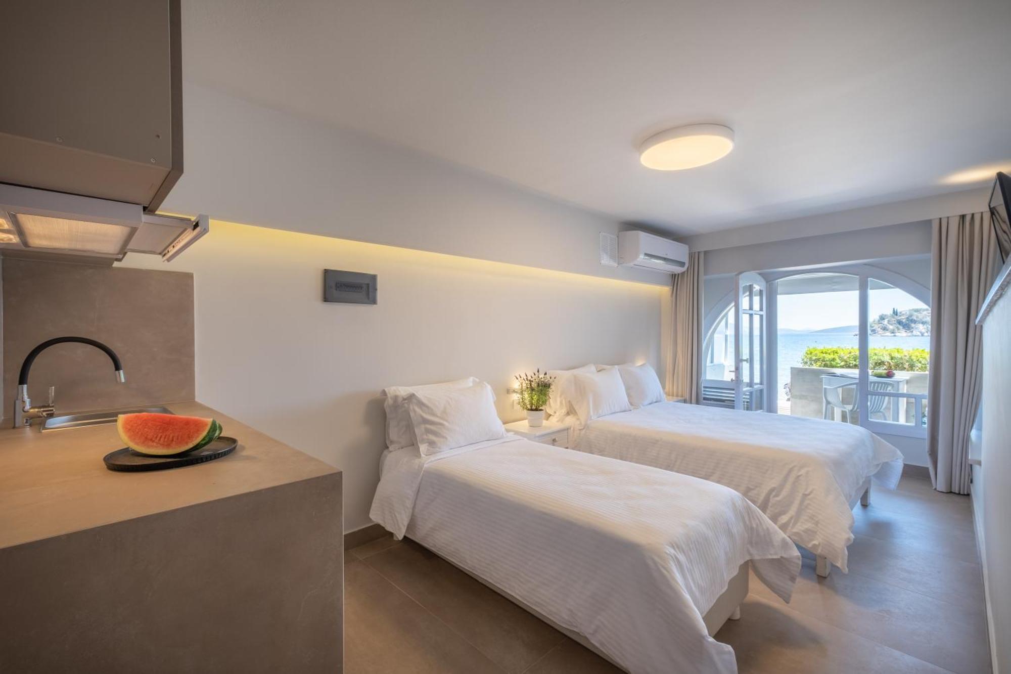 Nelly'S Apartments Толон Экстерьер фото